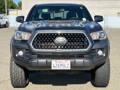 Used 2018 Toyota Tacoma TRD Sport w/ Technology Package AWD/4WD image 2