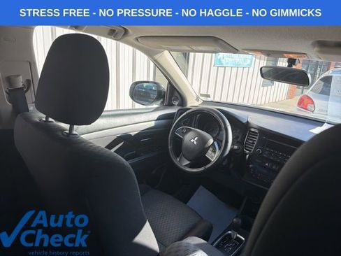 Used 2014 Mitsubishi Outlander ES image 29