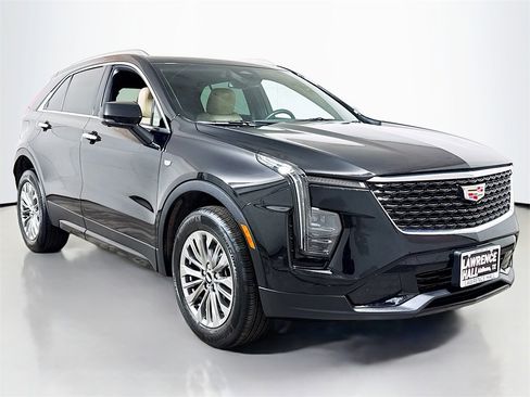 Certified 2025 Cadillac XT4 Premium Luxury image 3