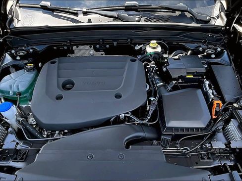 New 2026 Volvo XC40 B5 Plus w/ Protection Package Premier image 24