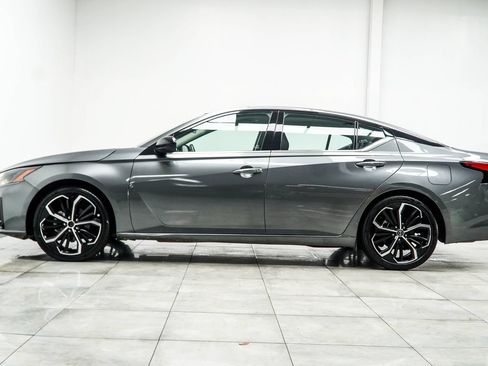 Used 2024 Nissan Altima 2.5 SR FWD image 8