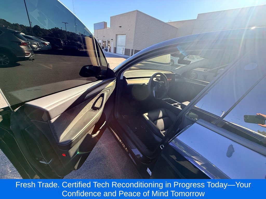 Used 2025 Tesla Model Y Long Range RWD image 3
