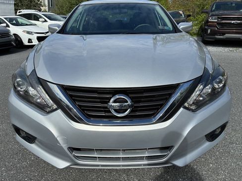 Used 2016 Nissan Altima 2.5 SR w/ LED Appearance Package image 2