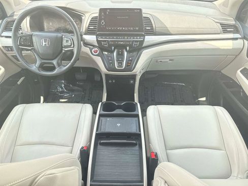Certified 2025 Honda Odyssey EX-L image 17
