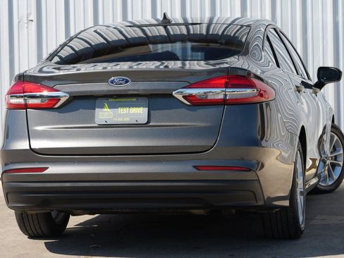 Used 2019 Ford Fusion SE image 4