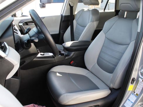 Used 2021 Toyota RAV4 Limited AWD/4WD image 17