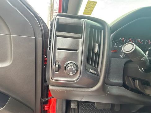 Used 2018 Chevrolet Silverado 1500 Custom w/ Custom Value Package AWD/4WD image 15