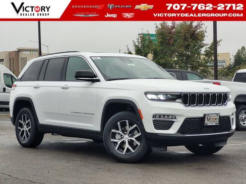 New 2025 Jeep Grand Cherokee Limited w/ Trailer Tow Package AWD/4WD image 1