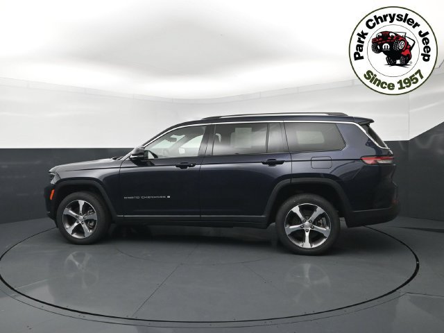 Used 2023 Jeep Grand Cherokee L Limited w/ Luxury Tech Group II AWD/4WD image 3