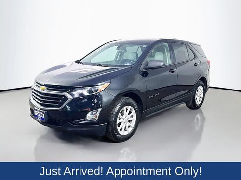 Used 2019 Chevrolet Equinox LS w/ LS Convenience Package AWD/4WD image 3
