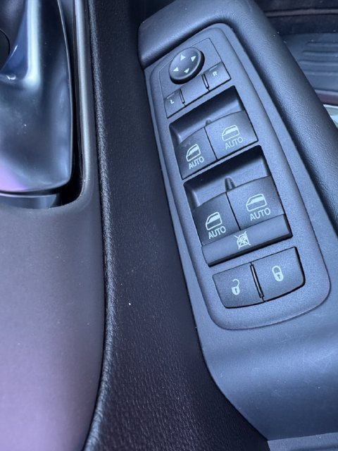 New 2027 Chrysler Pacifica Select FWD image 35