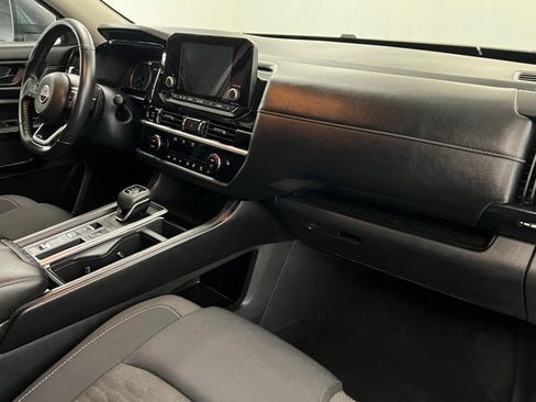 Certified 2025 Nissan Pathfinder SV image 25