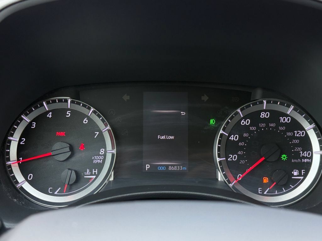 Used 2020 Toyota Highlander LE AWD/4WD image 11