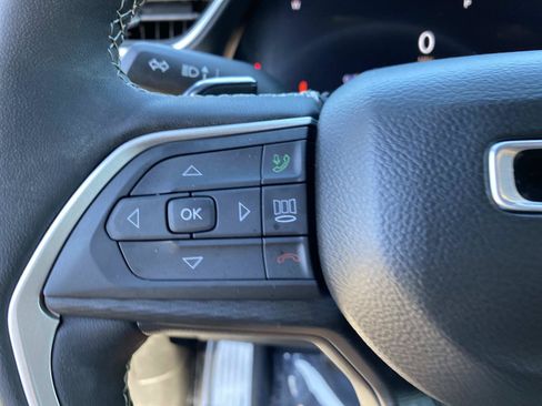 Used 2023 Jeep Grand Cherokee L Laredo AWD/4WD image 18
