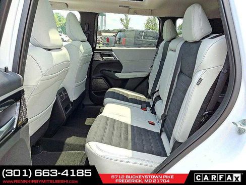 New 2025 Mitsubishi Outlander SE image 6