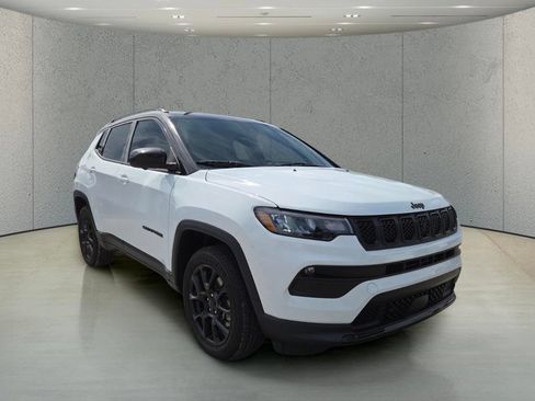 Used 2023 Jeep Compass Latitude w/ Convenience Group AWD/4WD image 13