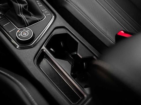 Used 2023 Volkswagen Tiguan SE R-Line image 28