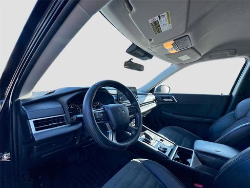 Used 2022 Mitsubishi Outlander SE image 7