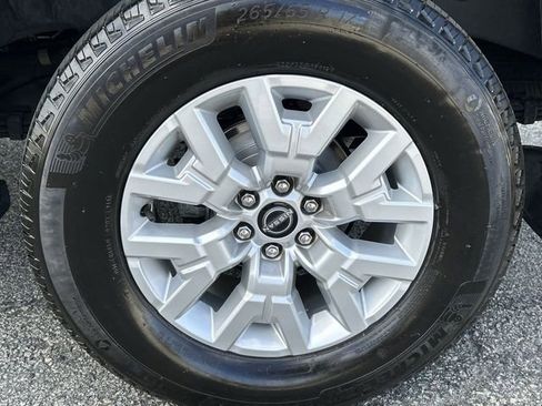 Used 2024 Nissan Frontier SV w/ SV Convenience Package AWD/4WD image 11