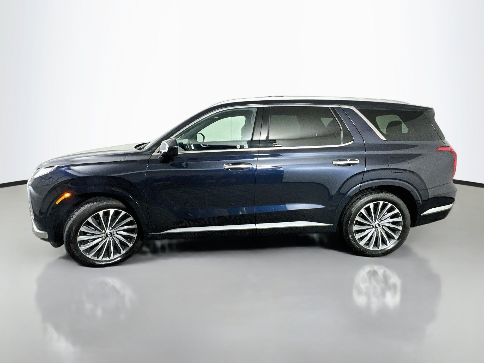 Used 2024 Hyundai Palisade Calligraphy AWD/4WD image 4