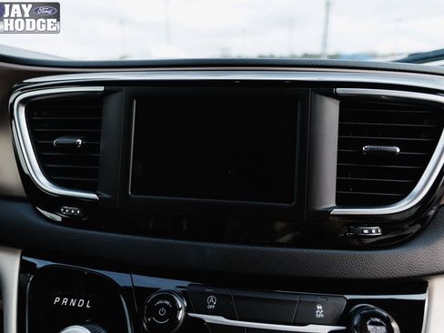 Used 2023 Chrysler Voyager LX image 21