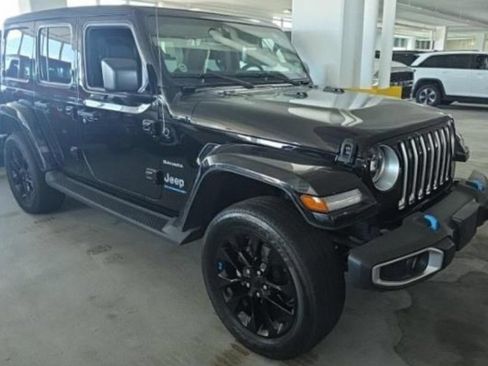 Used 2023 Jeep Wrangler Unlimited Sahara w/ Cold Weather Group AWD/4WD image 3