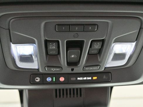 Used 2023 Chevrolet Silverado 1500 High Country w/ Technology Package AWD/4WD image 28