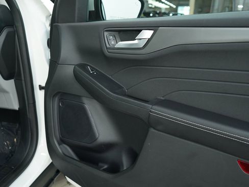 Used 2023 Ford Escape SE w/ Class II Trailer Tow Package image 11