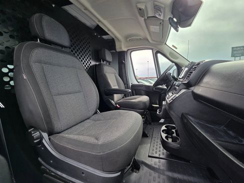 Used 2025 RAM ProMaster 2500 w/ U-Haul Equipment Group FWD image 28