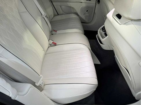 Used 2022 Bentley Flying Spur W12 image 69