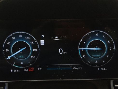 Used 2025 Hyundai Elantra SEL image 23