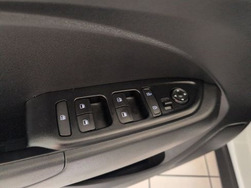 Used 2025 Hyundai Venue SEL FWD image 13