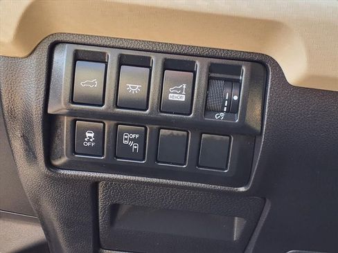 Used 2021 Subaru Ascent Premium w/ Convenience Package image 19