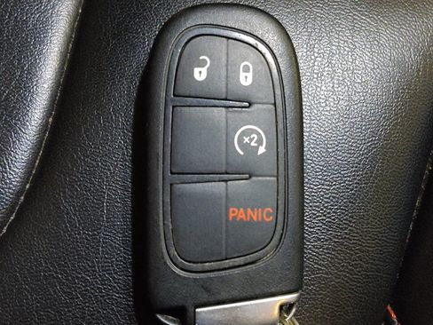Used 2021 Jeep Cherokee Trailhawk AWD/4WD image 32