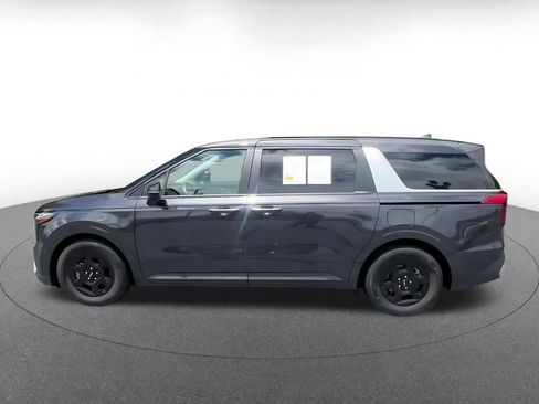 Used 2026 Kia Carnival FWD image 9