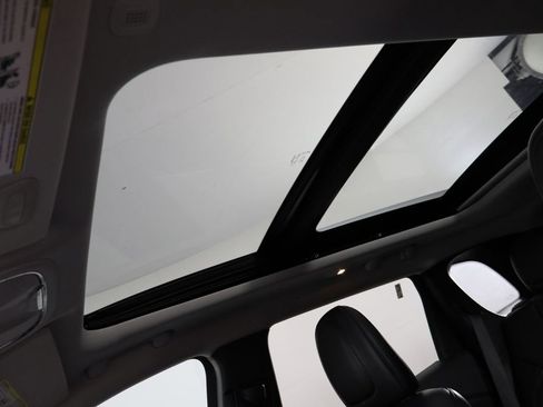 Used 2020 Jeep Cherokee Latitude Plus w/ Comfort/Convenience Group image 25