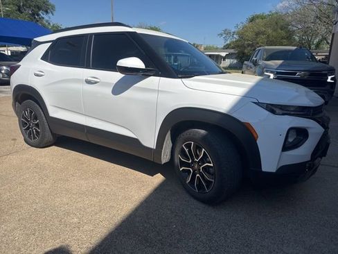 Used 2022 Chevrolet TrailBlazer ACTIV w/ Sun and Liftgate Package image 3