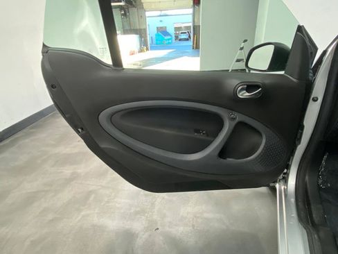 Used 2019 smart fortwo electric drive RWD image 37