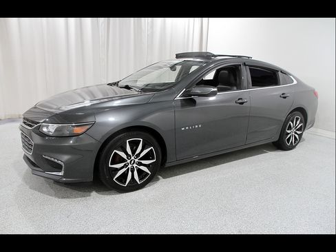 Used 2018 Chevrolet Malibu LT w/ Leather Package FWD image 3