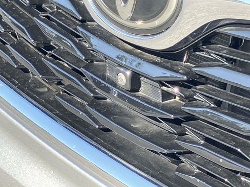 Used 2024 Toyota Highlander Platinum image 11