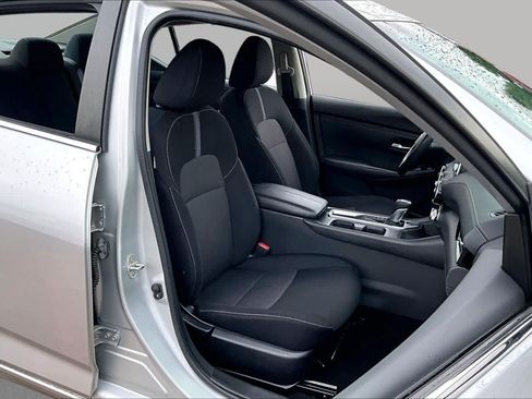 Used 2022 Nissan Sentra SV FWD image 9