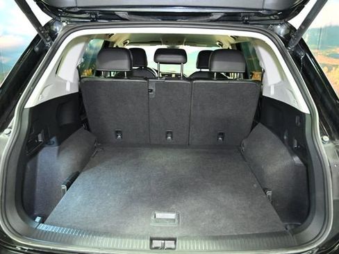 Used 2024 Volkswagen Tiguan SE image 57