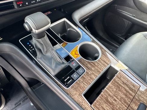 Used 2025 Toyota Sienna Platinum image 42