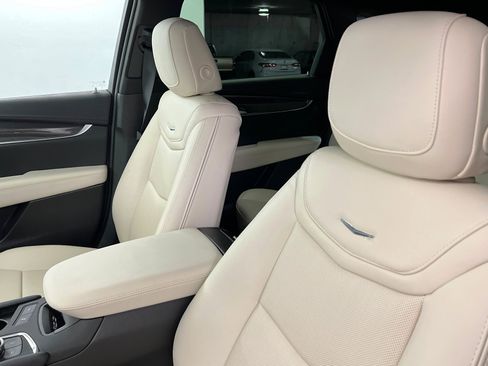 New 2026 Cadillac XT5 Sportv w/ LPO, Floor Liner Package AWD/4WD image 17