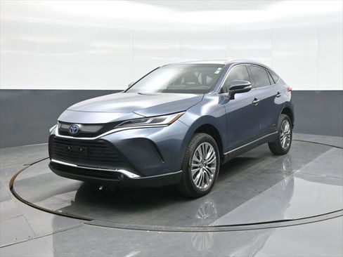 Certified 2024 Toyota Venza XLE AWD/4WD image 5