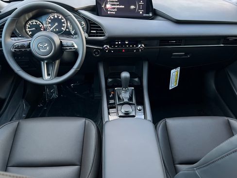 New 2025 MAZDA MAZDA3 Hatchback w/Premium Plus Pkg image 13