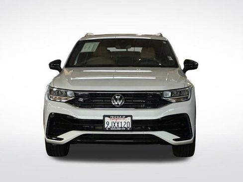 Certified 2024 Volkswagen Tiguan SE R-Line image 11