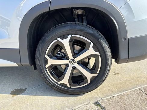 New 2026 Volkswagen Tiguan SE image 26