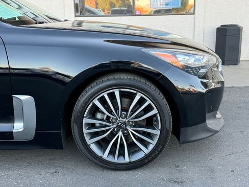 Used 2018 Kia Stinger Premium image 2