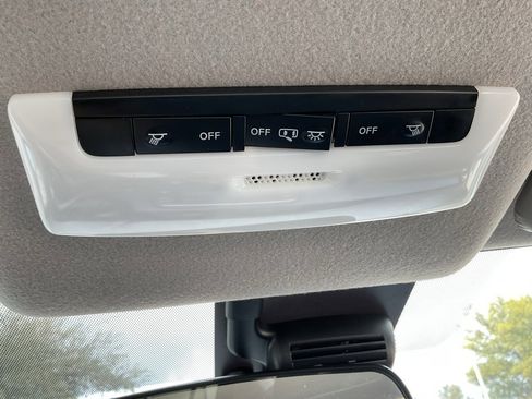 Used 2025 Nissan Versa SV image 27